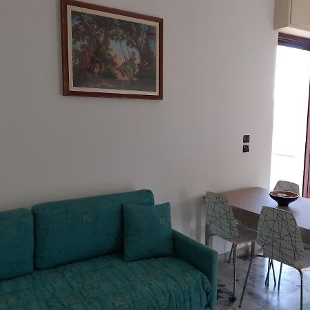 Casa Dusat in Accogliente edificio nel centro di Monforte Monforte dʼAlba Esterno foto