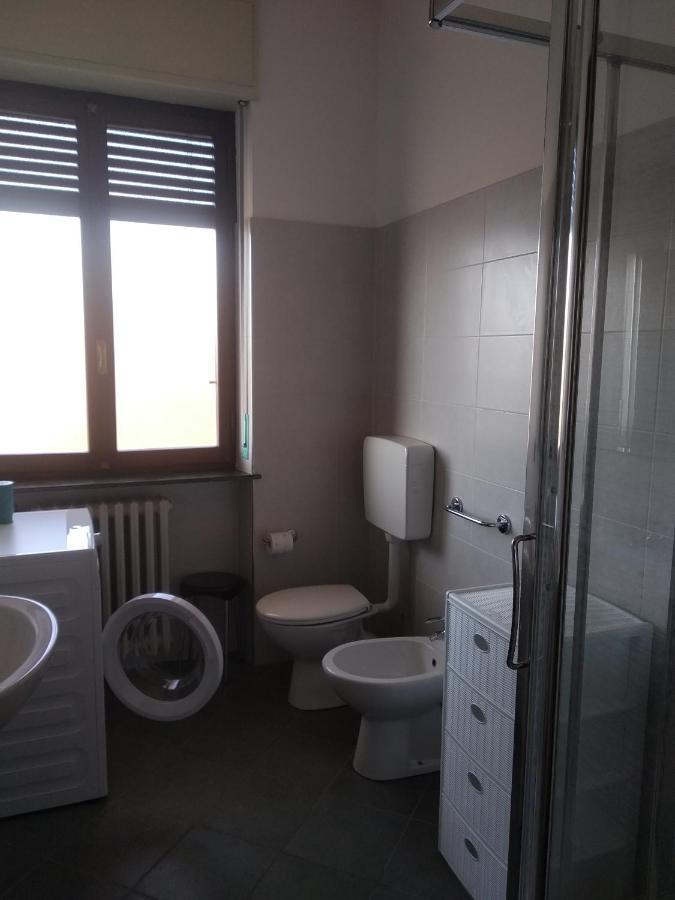 Casa Dusat in Accogliente edificio nel centro di Monforte Monforte dʼAlba Esterno foto